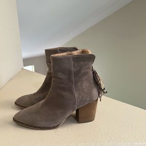 Beast Fashion Faux Suede Booties‎ Women’s Size 9 Gray